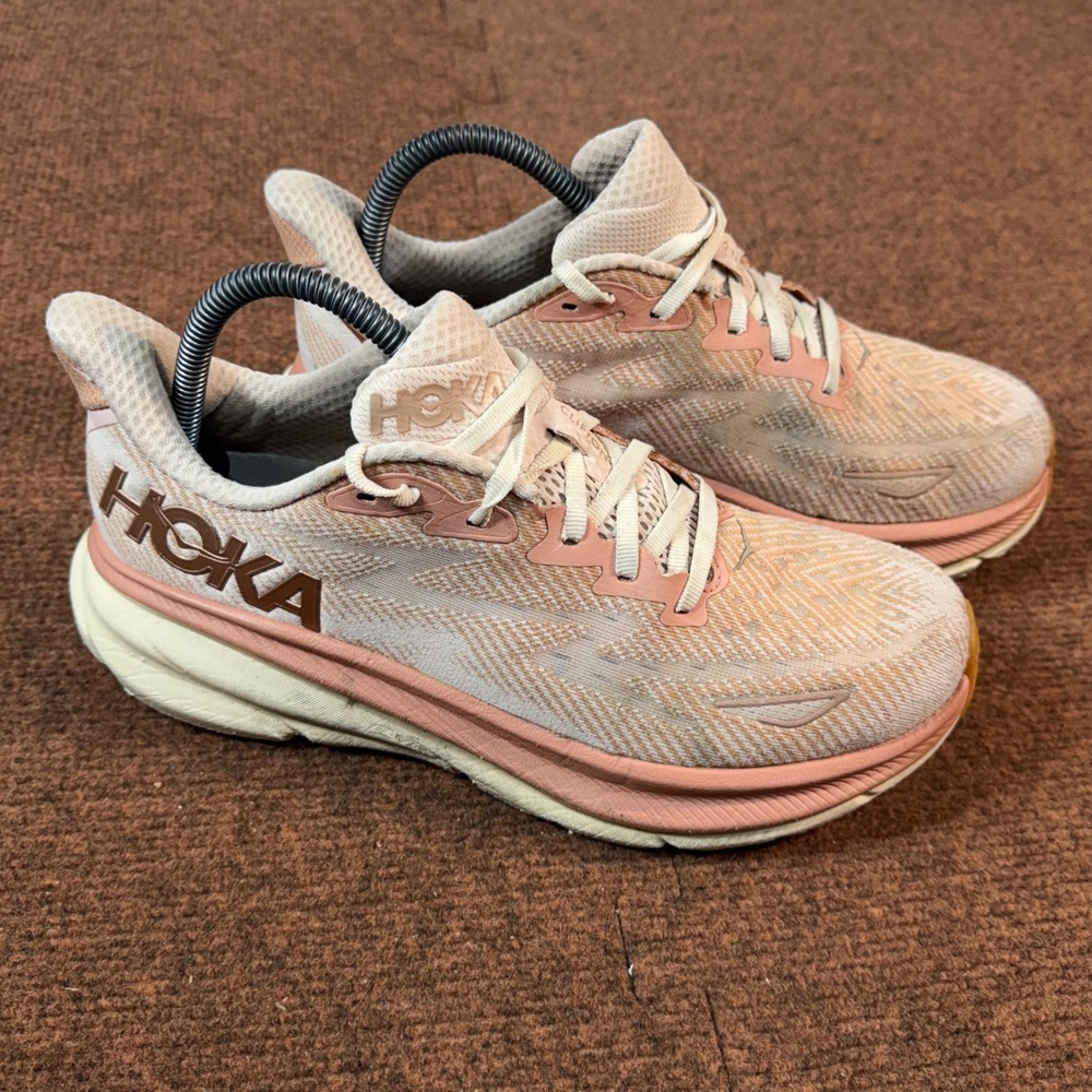 A- Hoka Clifton 9 Womens Running Shoes Sandstone Champagne Pink 8.5 1127896 SNC